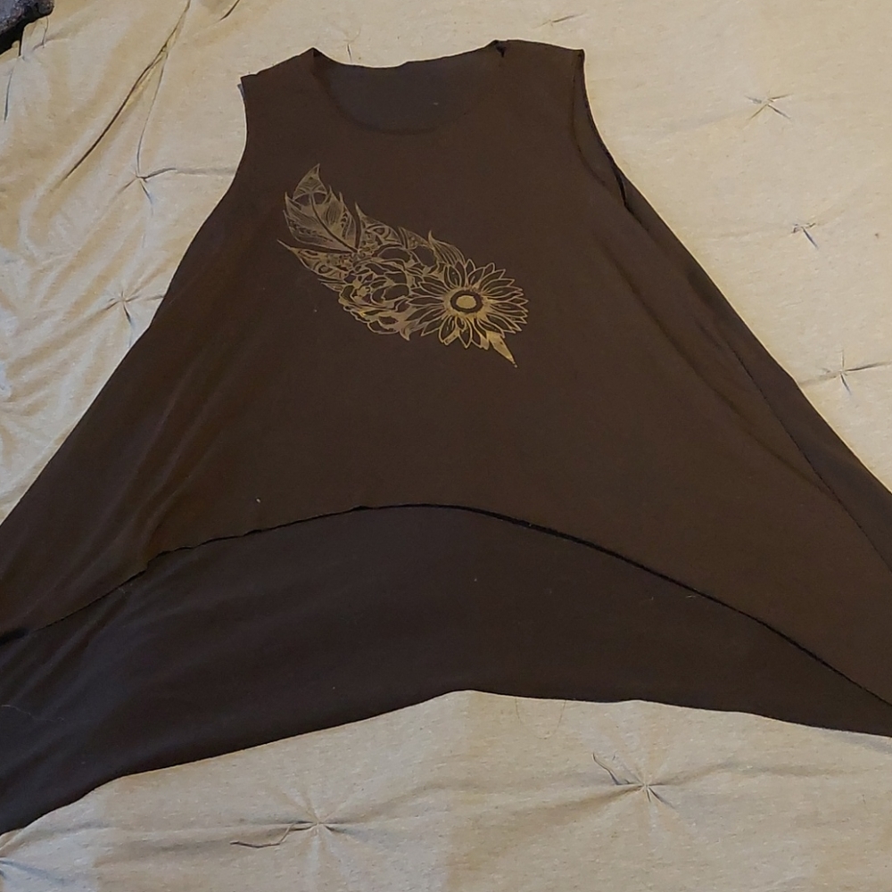 Tank top with gold graphics